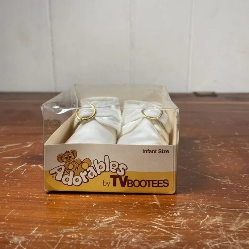 Vintage Gold Bug Adorables TV Bootees White Satin Infant Baby Shoes NIB‎